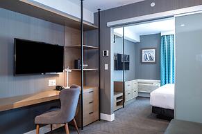 Sandman Signature Calgary Airport Hotel