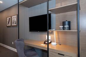 Sandman Signature Calgary Airport Hotel