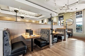 Sandman Signature Calgary Airport Hotel