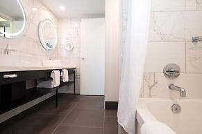 Sandman Signature Calgary Airport Hotel