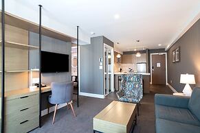 Sandman Signature Calgary Airport Hotel