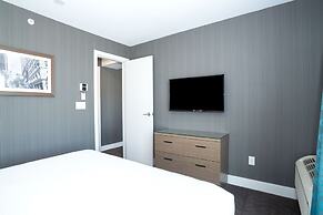 Sandman Signature Calgary Airport Hotel