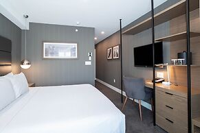 Sandman Signature Calgary Airport Hotel