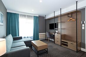 Sandman Signature Calgary Airport Hotel