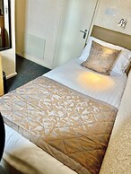Clifton Court Metro Hotel
