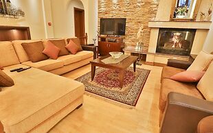 Xenios Dias Boutique Hotel