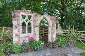 The Fence Gate Lodge
