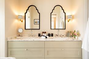 La Fontaine Guest House