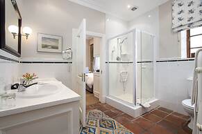 La Fontaine Guest House