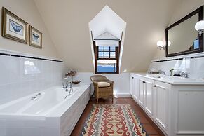 La Fontaine Guest House