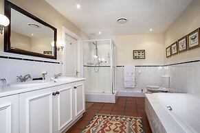 La Fontaine Guest House