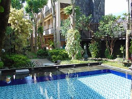 Savita Garden Inn