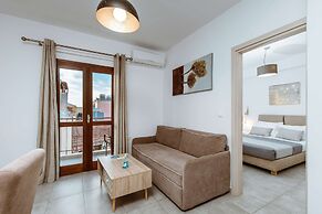 Deluxe Hotel