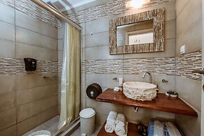 Deluxe Hotel