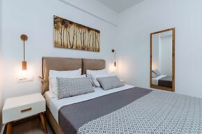 Deluxe Hotel