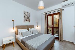 Deluxe Hotel