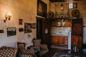 Born Hotel