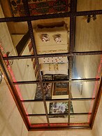 Born Hotel