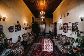 Born Hotel