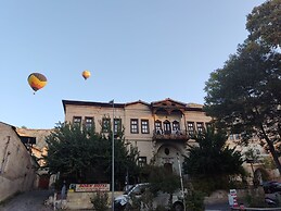 Born Hotel