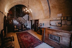 Born Hotel