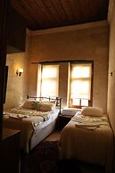 Born Hotel