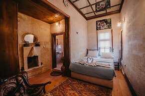 Born Hotel