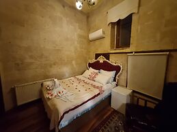 Born Hotel