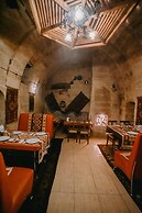 Born Hotel