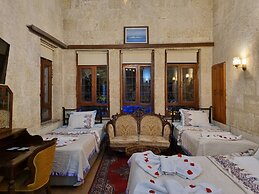 Born Hotel