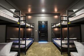 White Rabbit Hostel - Adults Only