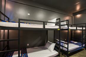 White Rabbit Hostel - Adults Only