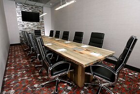Holiday Inn & Suites Sioux Falls - Airport by IHG