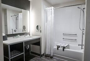 Holiday Inn & Suites Sioux Falls - Airport by IHG