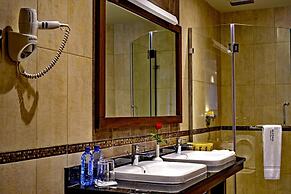 Magna Hotel and Suites