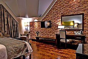 Magna Hotel and Suites