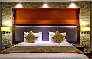 Magna Hotel and Suites