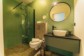 Farmhouse Lodge