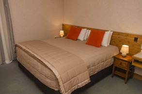 Cedar Lodge Motel