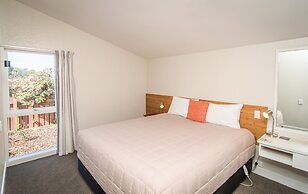 Cedar Lodge Motel