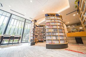 Quintessa Hotel Tokyo Haneda Comic & Books