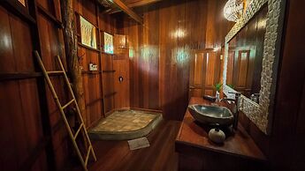 Gili Treehouses