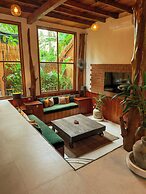 Gili Treehouses