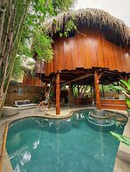 Gili Treehouses