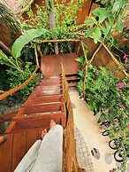 Gili Treehouses