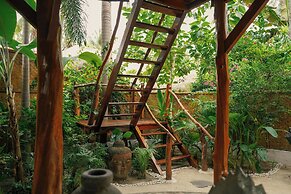 Gili Treehouses