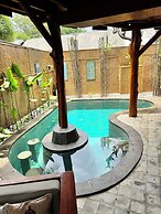 Gili Treehouses