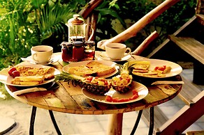 Gili Treehouses