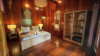 Gili Treehouses