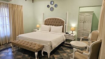 Aura Resort & Spa